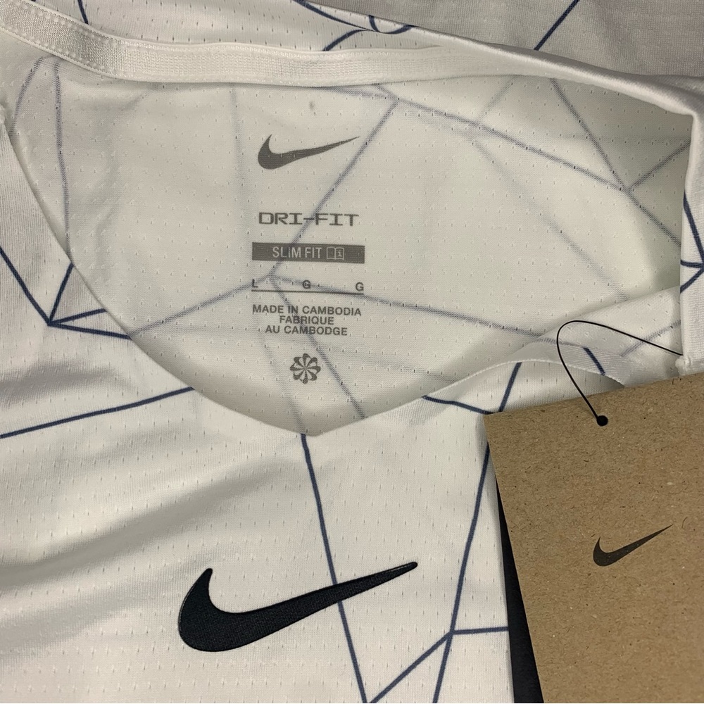 Nike Tee - Picture 3 of 5